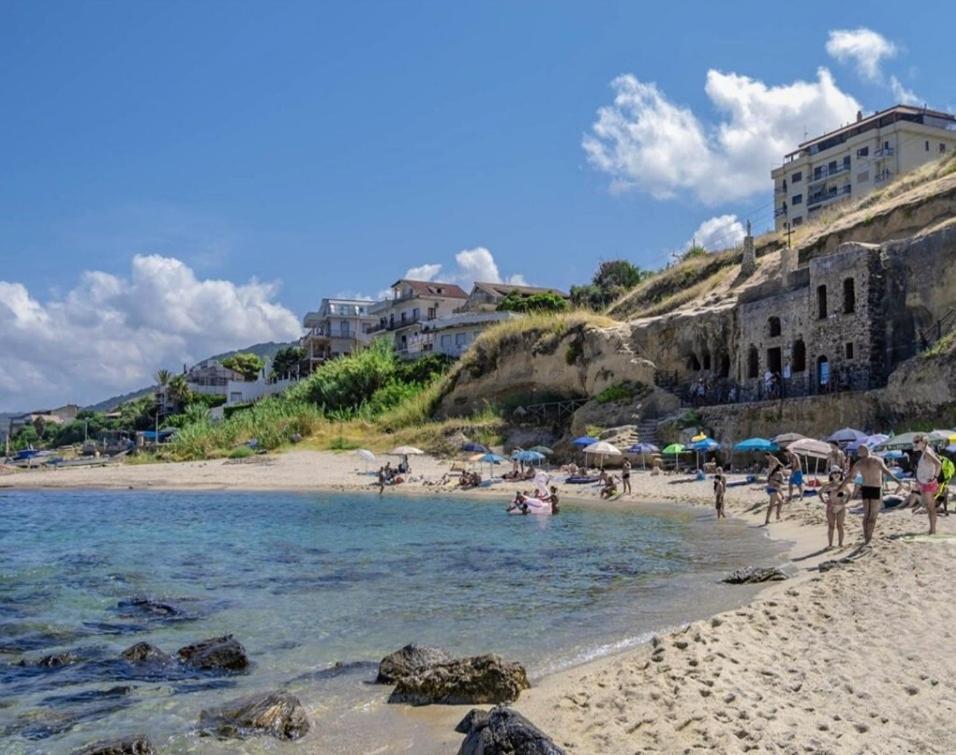 Casa Di Giorgio-Fronte Spiaggia Pizzo  Exterior photo